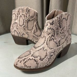 Anthia Cream Snake Print Western Booties